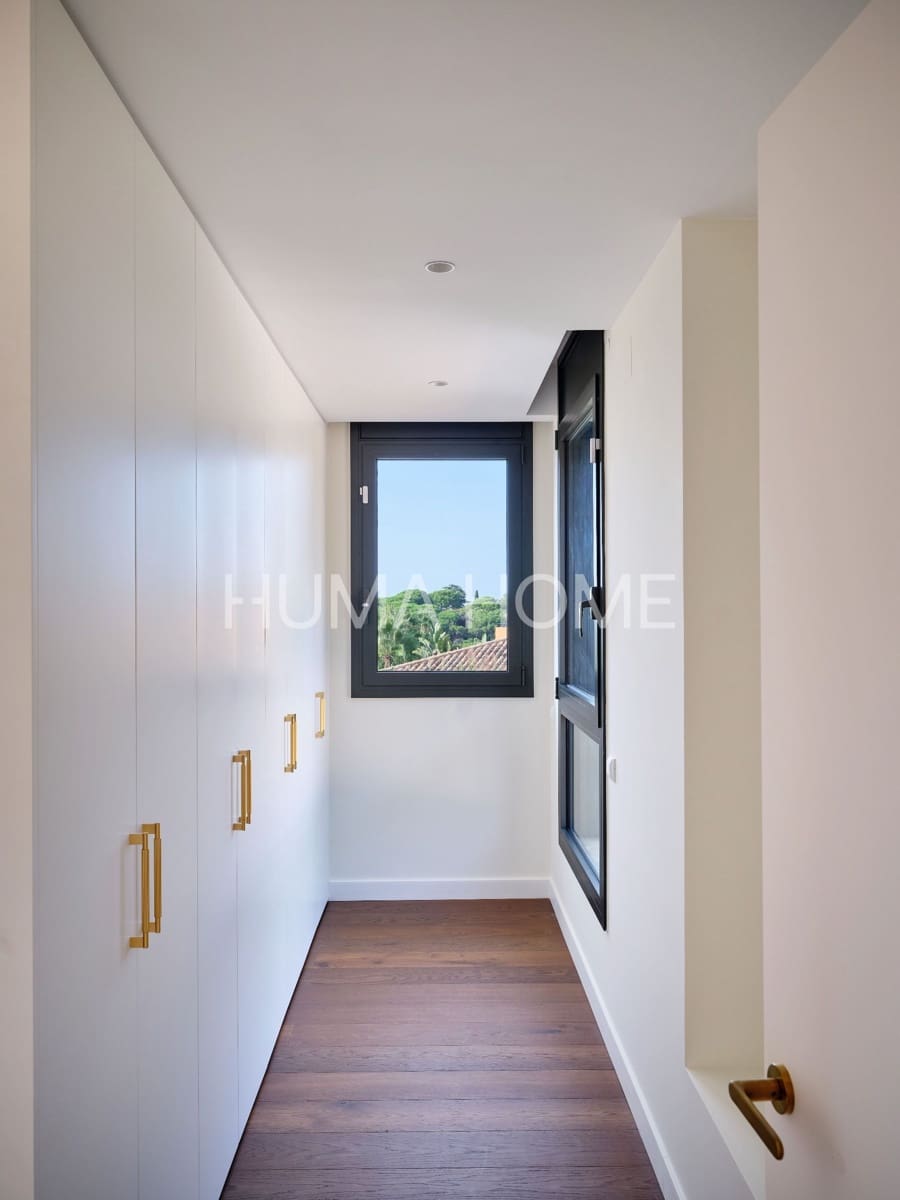 4 bedroom Villa for sale in Barcelona city with pool garage - € 1,680,000 (Ref: 9387574)