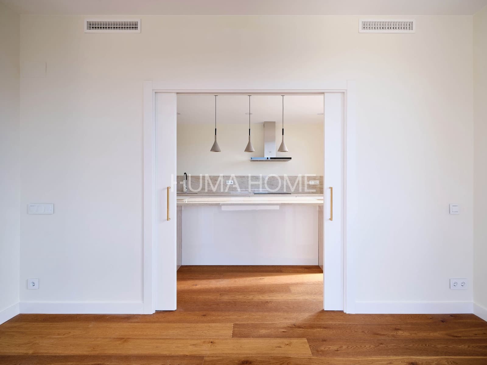 4 bedroom Villa for sale in Barcelona city with pool garage - € 1,680,000 (Ref: 9387574)