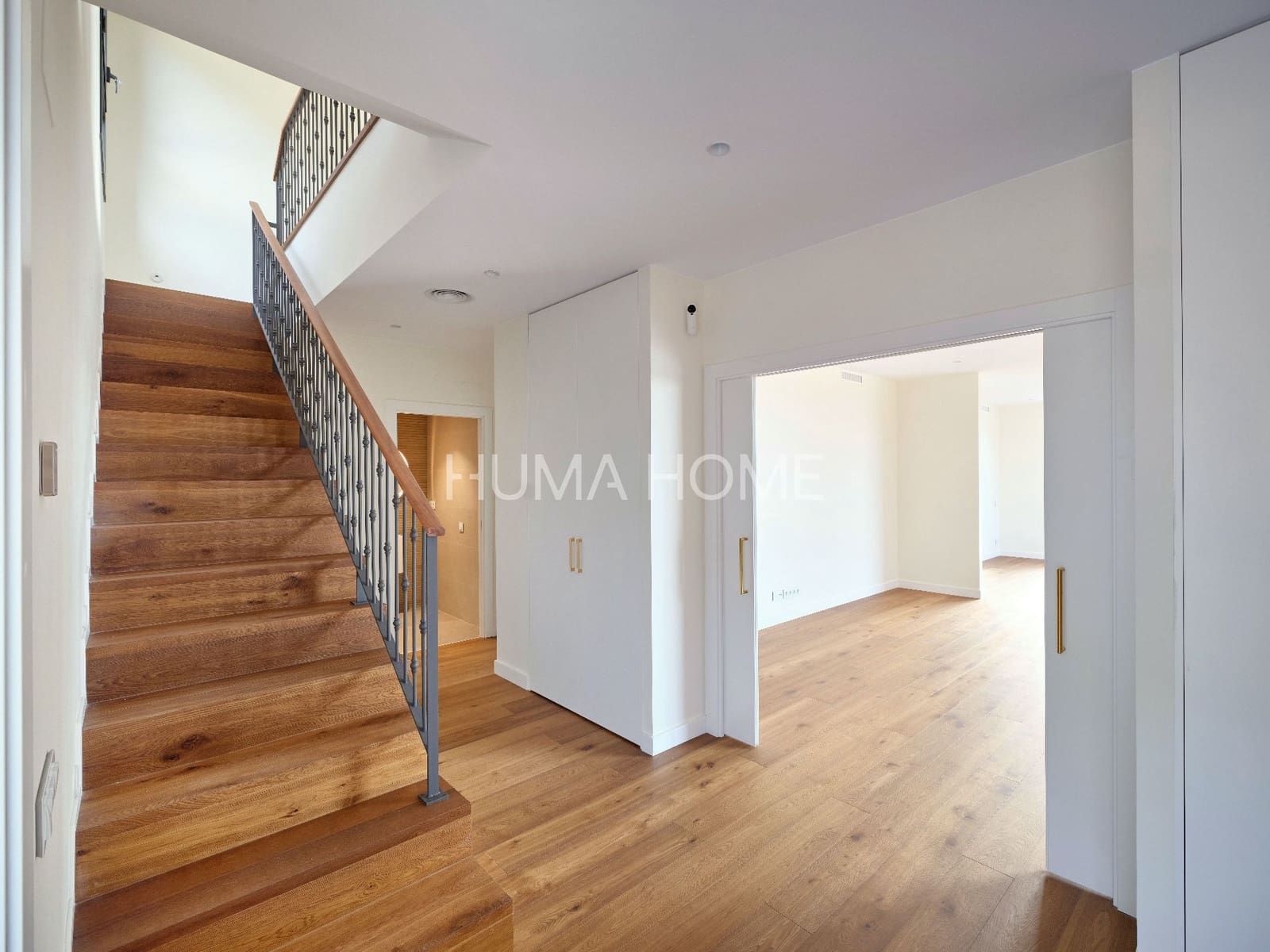 4 bedroom Villa for sale in Barcelona city with pool garage - € 1,680,000 (Ref: 9387574)