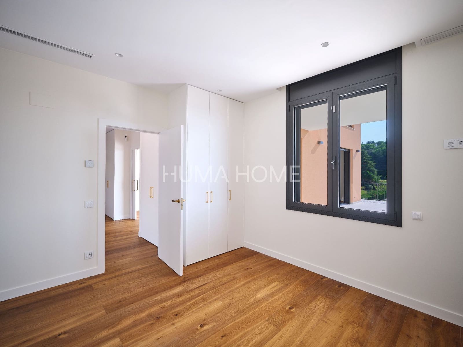 4 bedroom Villa for sale in Barcelona city with pool garage - € 1,680,000 (Ref: 9387574)