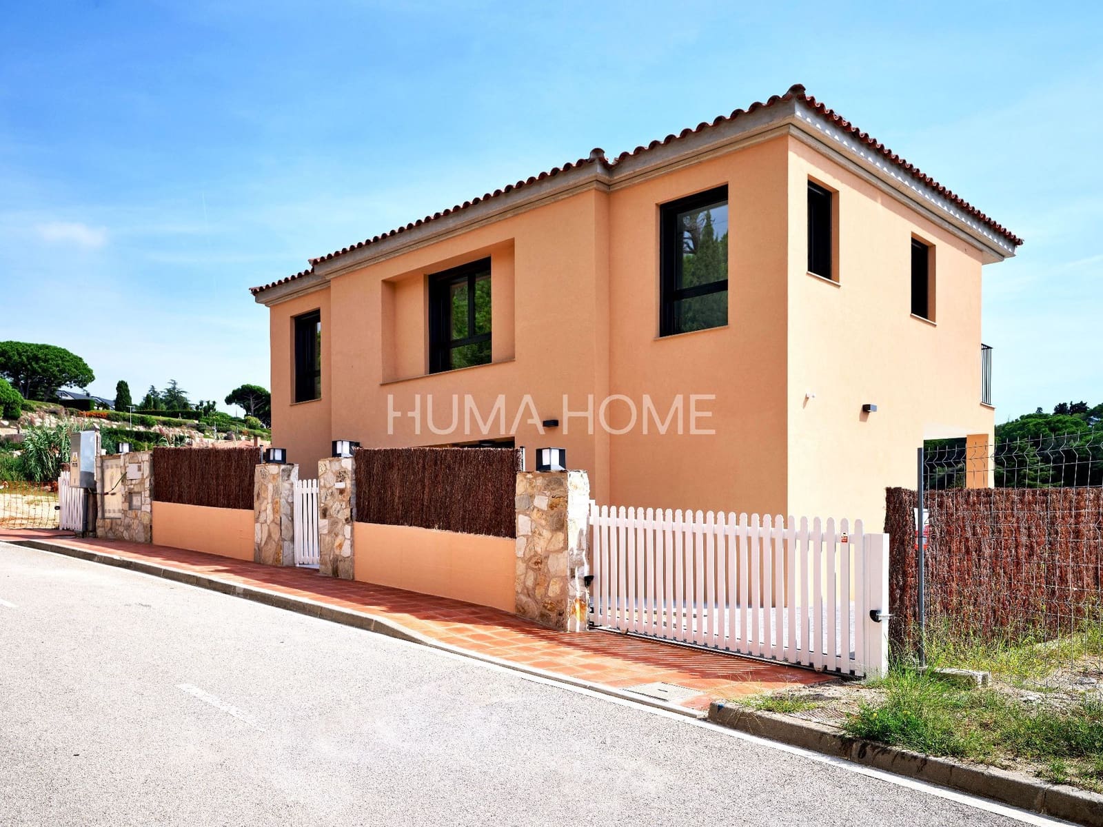 4 bedroom Villa for sale in Barcelona city with pool garage - € 1,680,000 (Ref: 9387574)