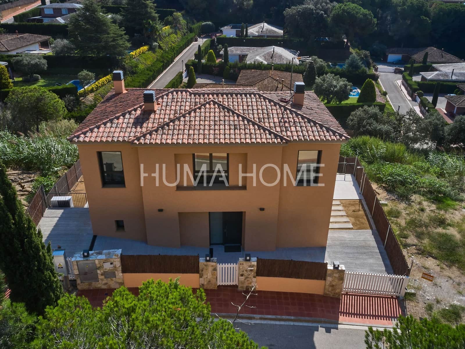 4 bedroom Villa for sale in Barcelona city with pool garage - € 1,680,000 (Ref: 9387574)