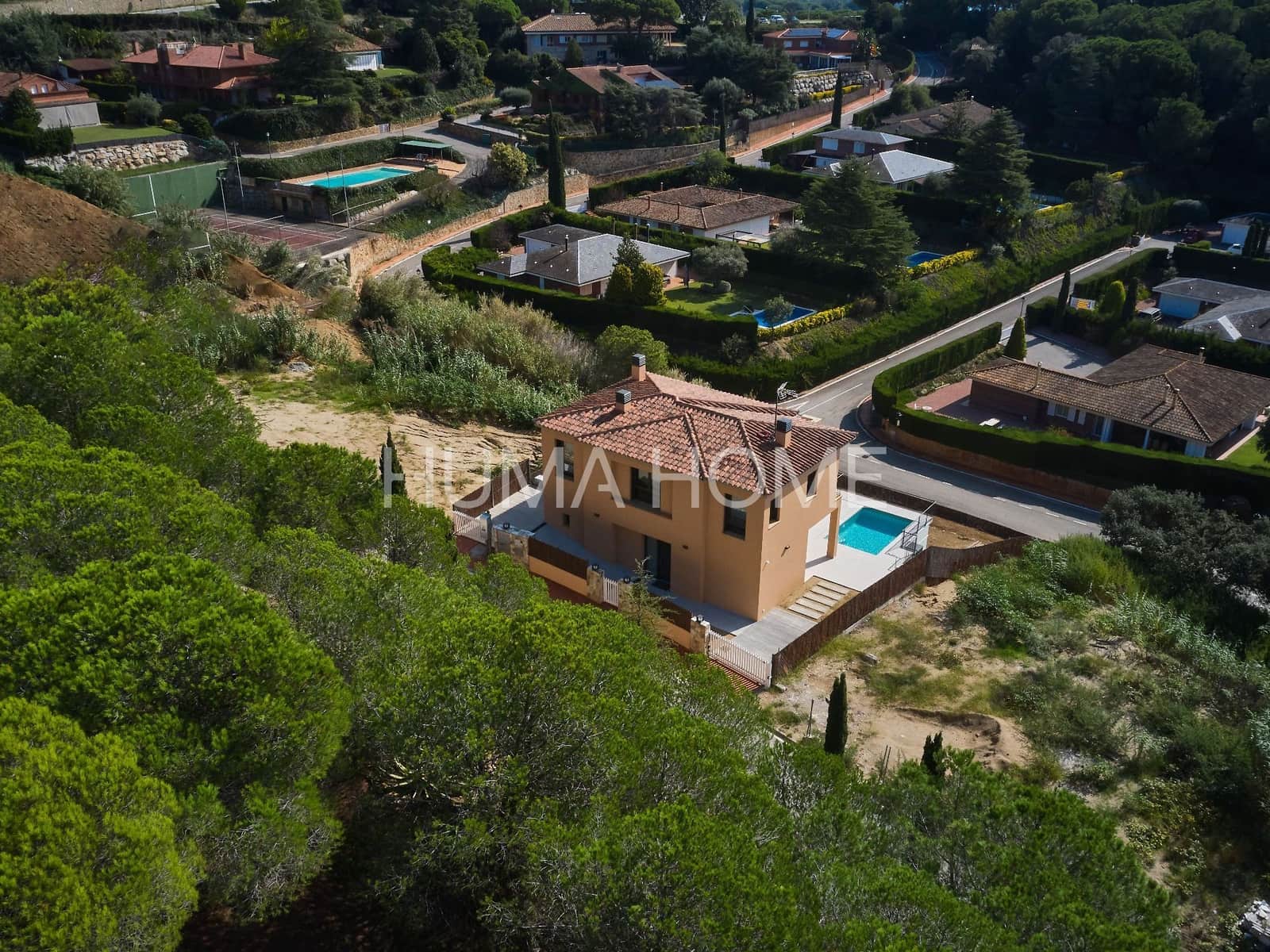 4 bedroom Villa for sale in Barcelona city with pool garage - € 1,680,000 (Ref: 9387574)