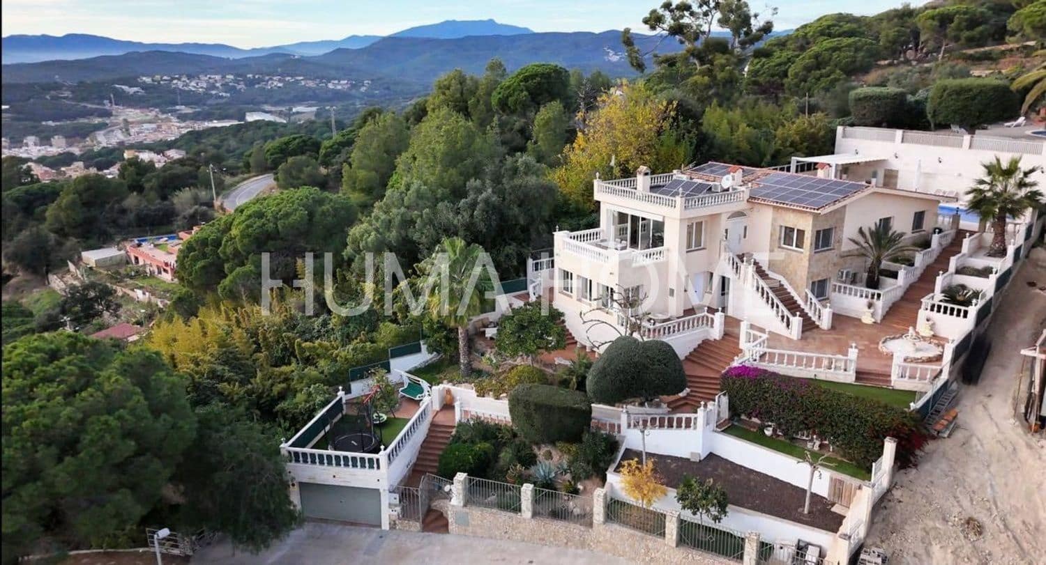6 bedroom Villa for sale in Lloret de Mar with pool garage - € 1,350,000 (Ref: 9387575)