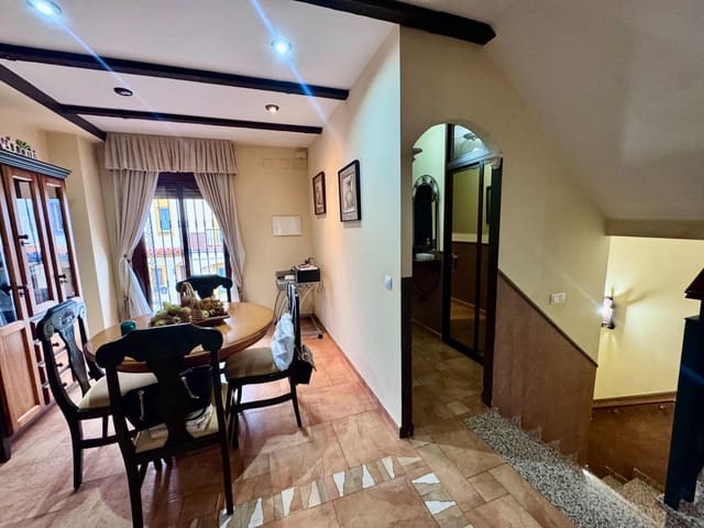 4 soveværelse Rækkehus til salg i Benalmádena med garage - € 410.000 (Ref: 9388017)