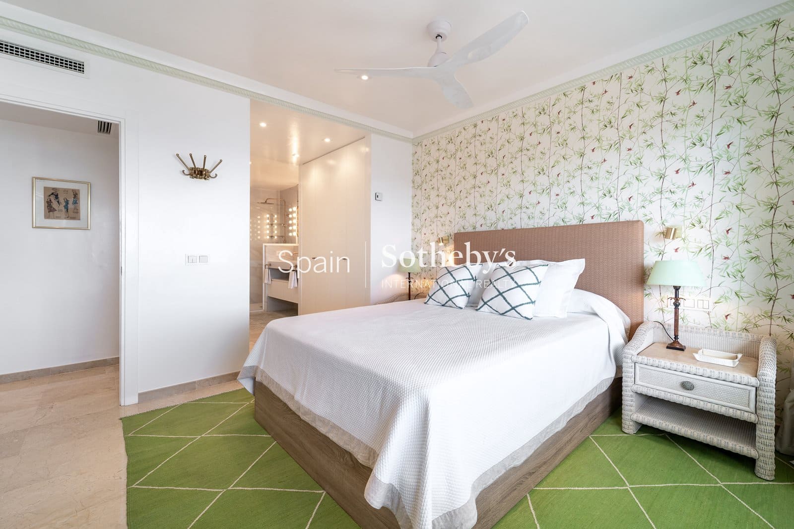 3 bedroom Flat for sale in Guadalmina with pool garage - € 1,495,000 (Ref: 9571728)