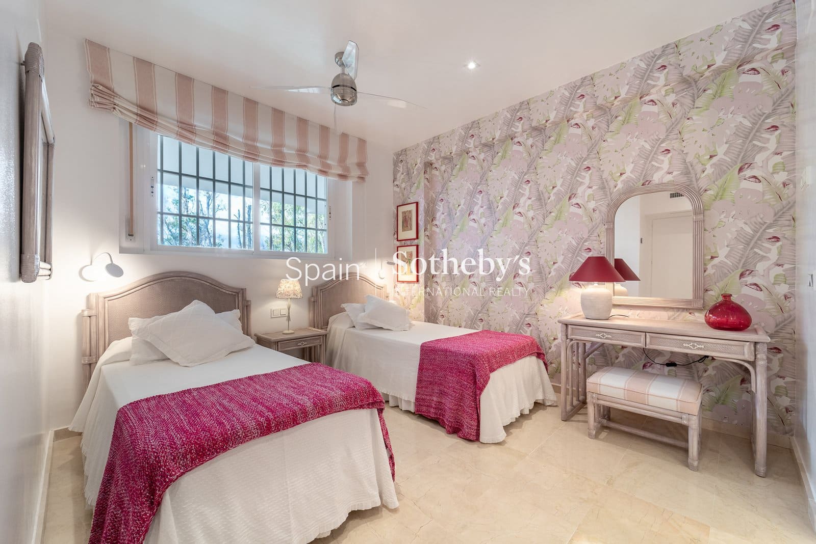 3 bedroom Flat for sale in Guadalmina with pool garage - € 1,495,000 (Ref: 9571728)