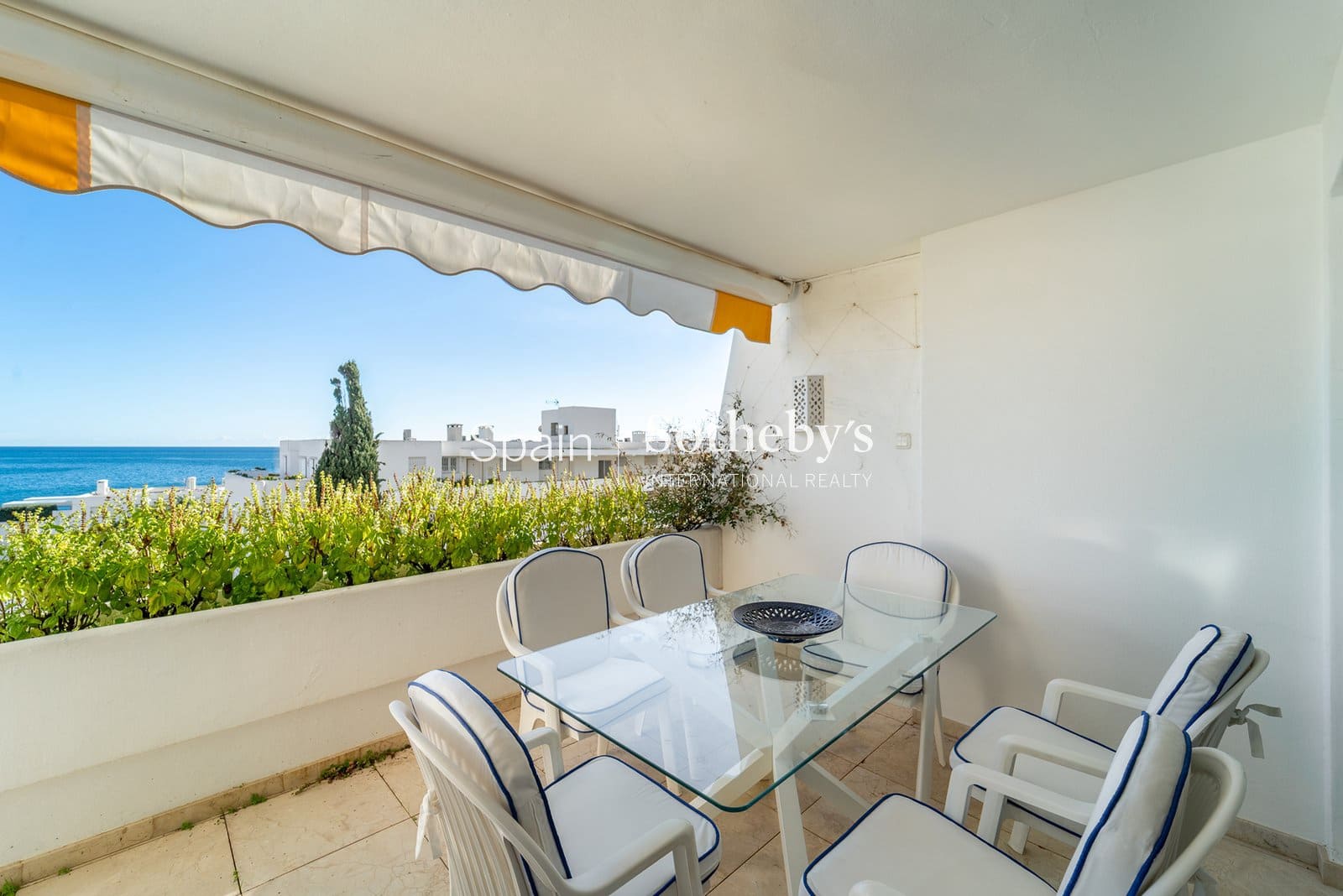 3 bedroom Flat for sale in Guadalmina with pool garage - € 1,495,000 (Ref: 9571728)