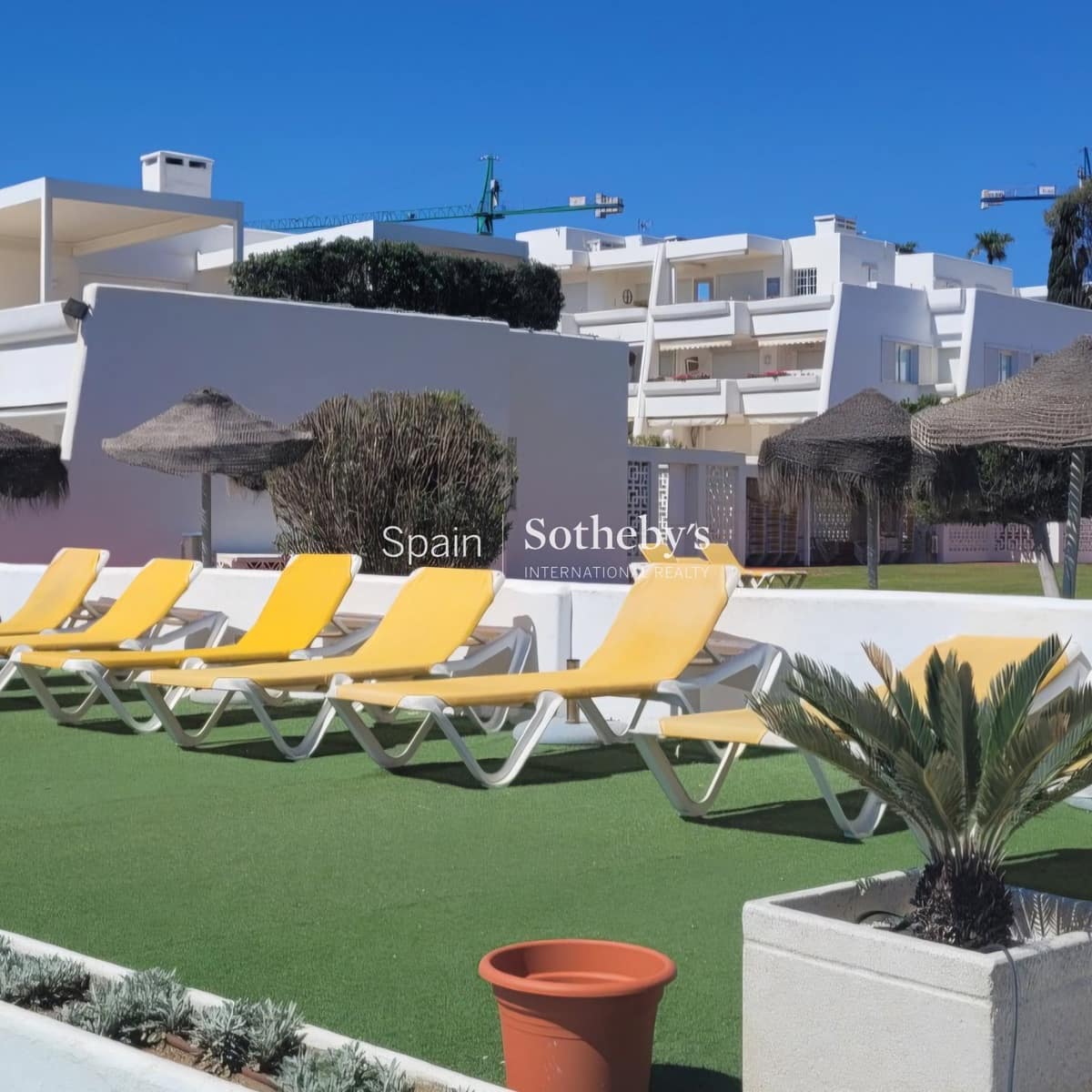 3 bedroom Flat for sale in Guadalmina with pool garage - € 1,495,000 (Ref: 9571728)