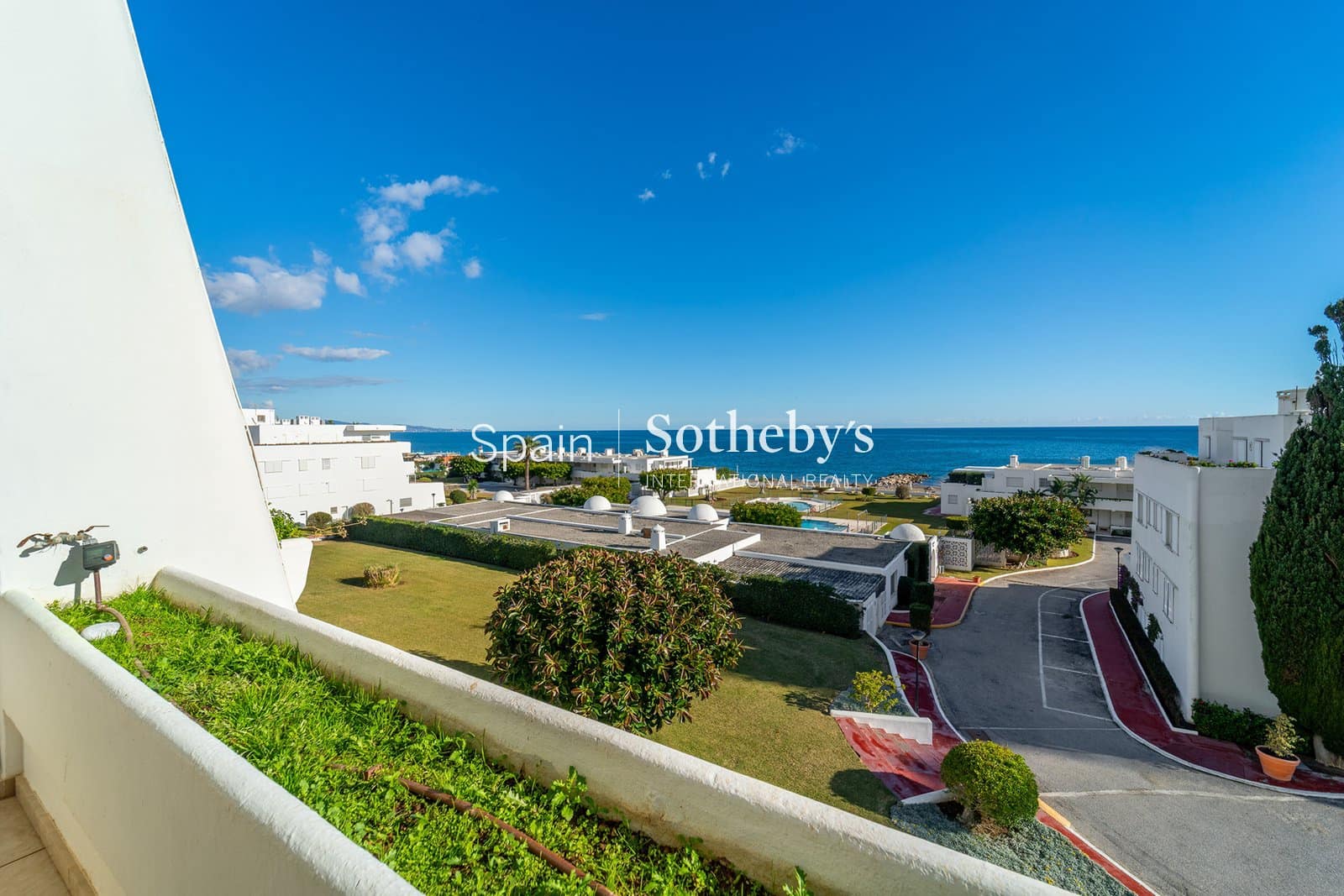 3 bedroom Flat for sale in Guadalmina with pool garage - € 1,495,000 (Ref: 9571728)