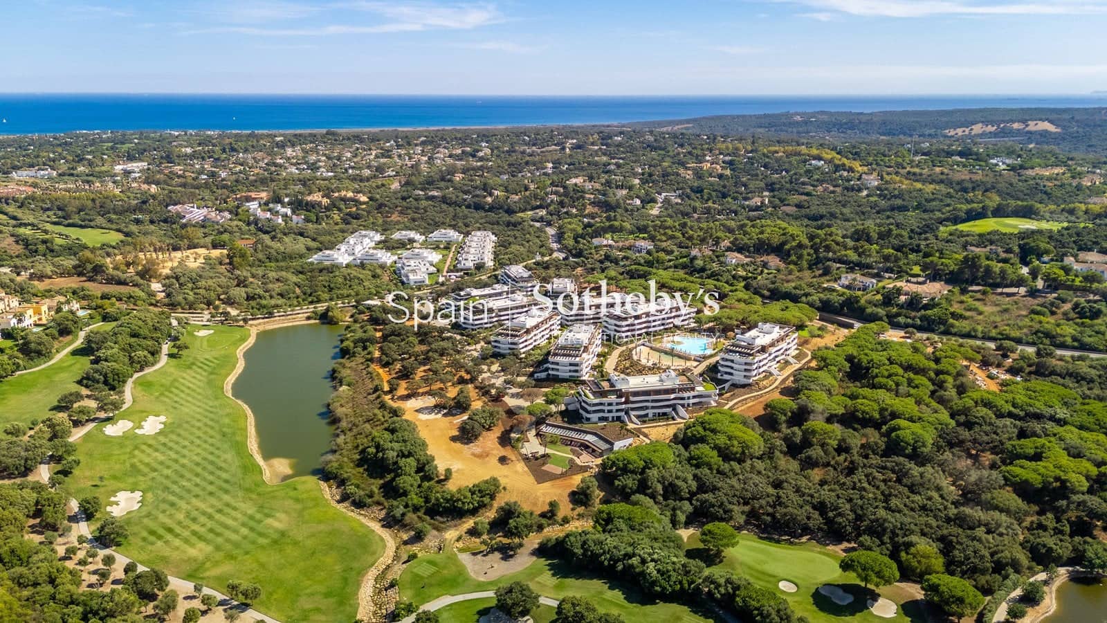 Piso de 2 habitaciones en Sotogrande en venta con piscina garaje - 900.000 € (Ref: 9578210)