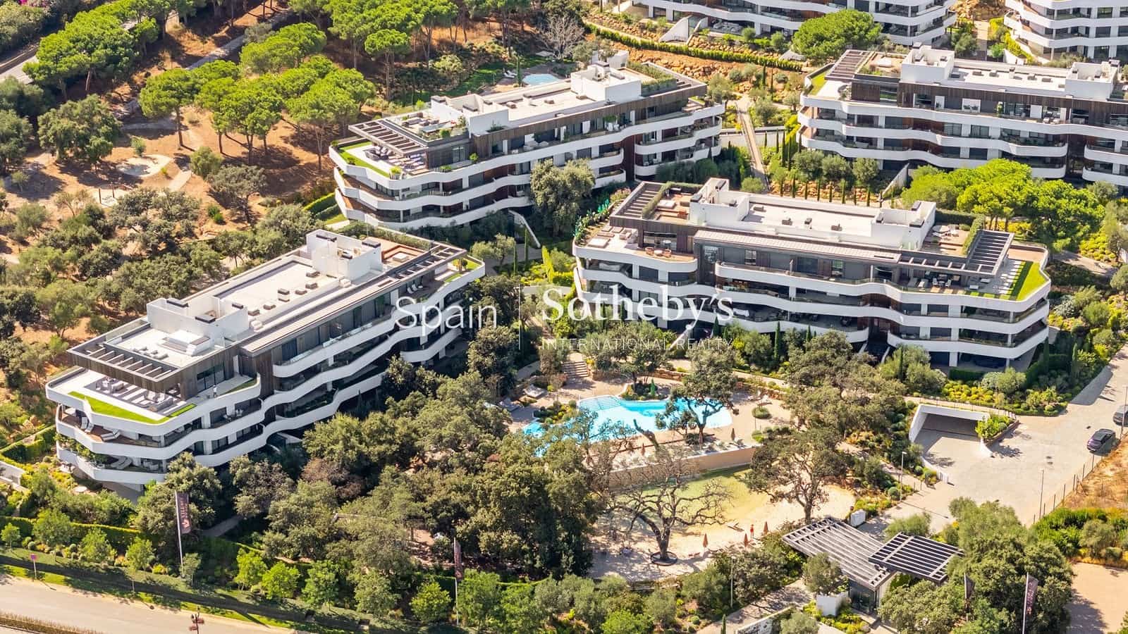 Piso de 2 habitaciones en Sotogrande en venta con piscina garaje - 900.000 € (Ref: 9578210)