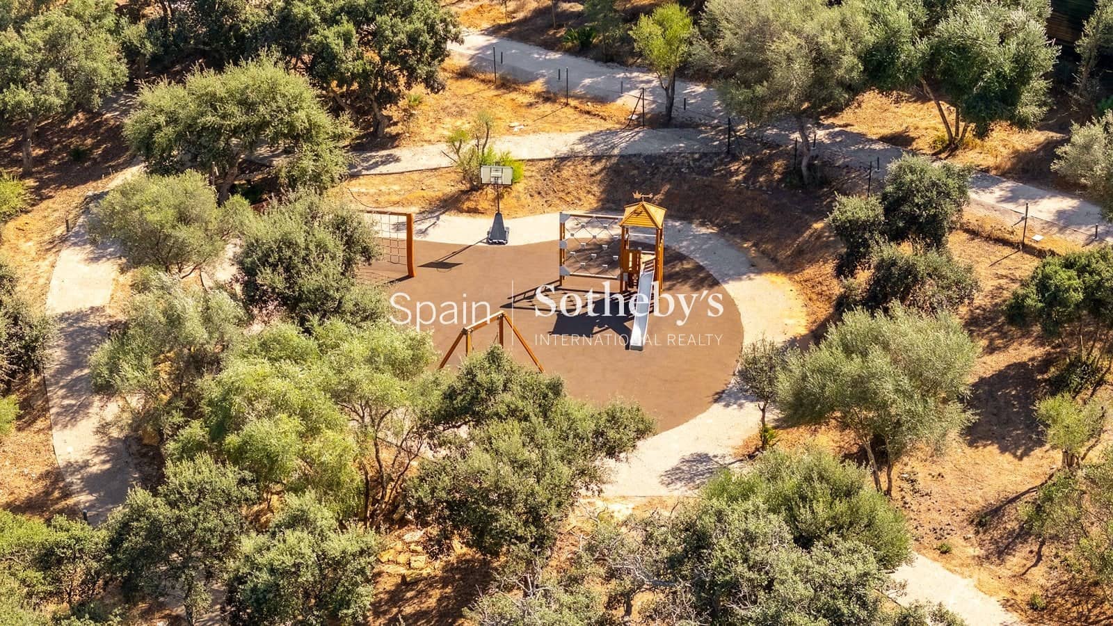 Piso de 2 habitaciones en Sotogrande en venta con piscina garaje - 900.000 € (Ref: 9578210)