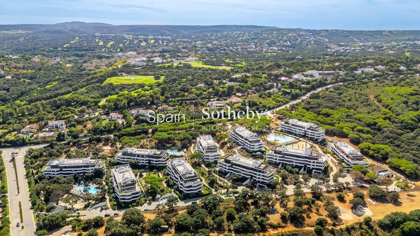 Piso de 2 habitaciones en Sotogrande en venta con piscina garaje - 900.000 € (Ref: 9578210)