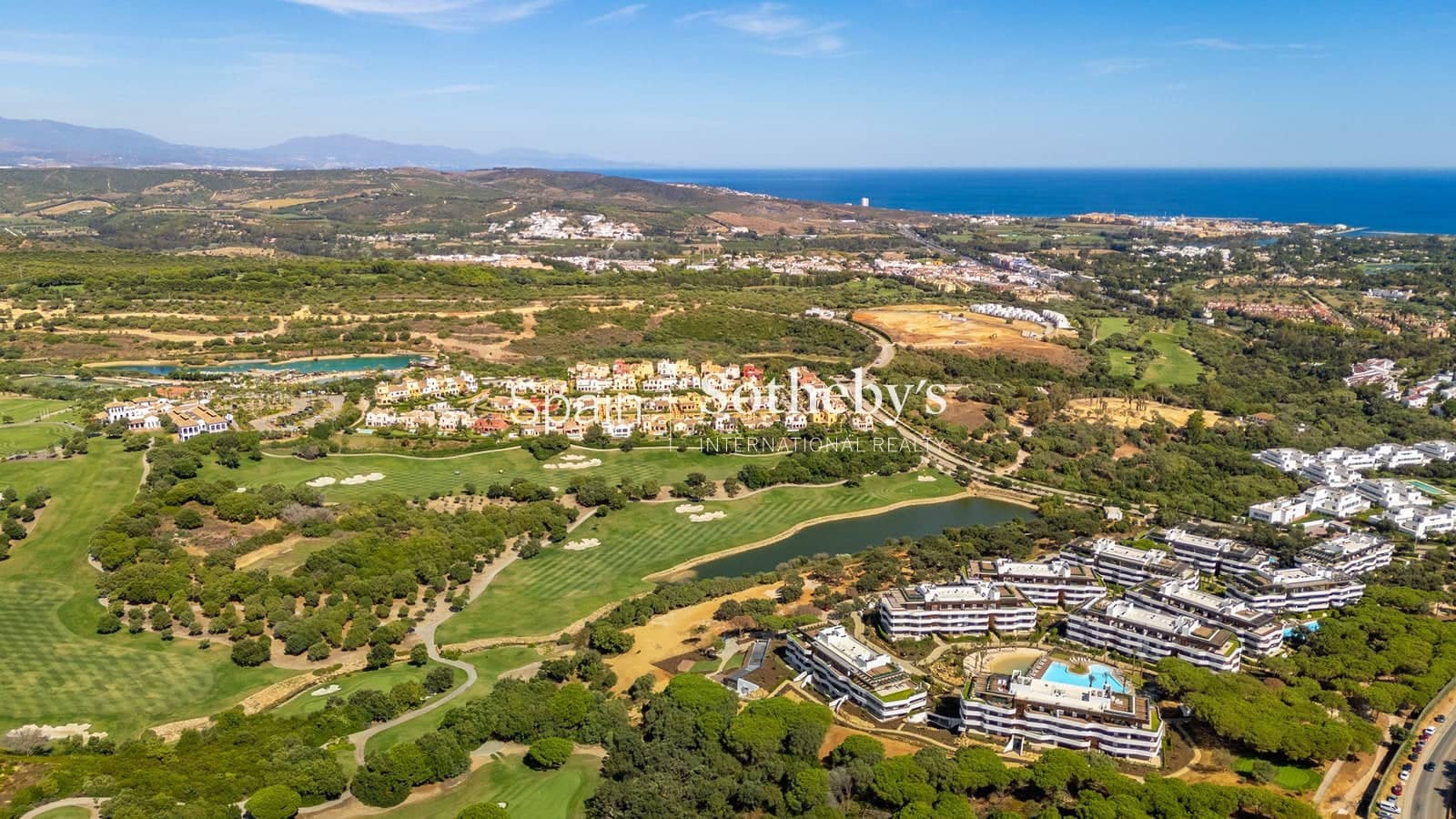 Piso de 2 habitaciones en Sotogrande en venta con piscina garaje - 900.000 € (Ref: 9578210)