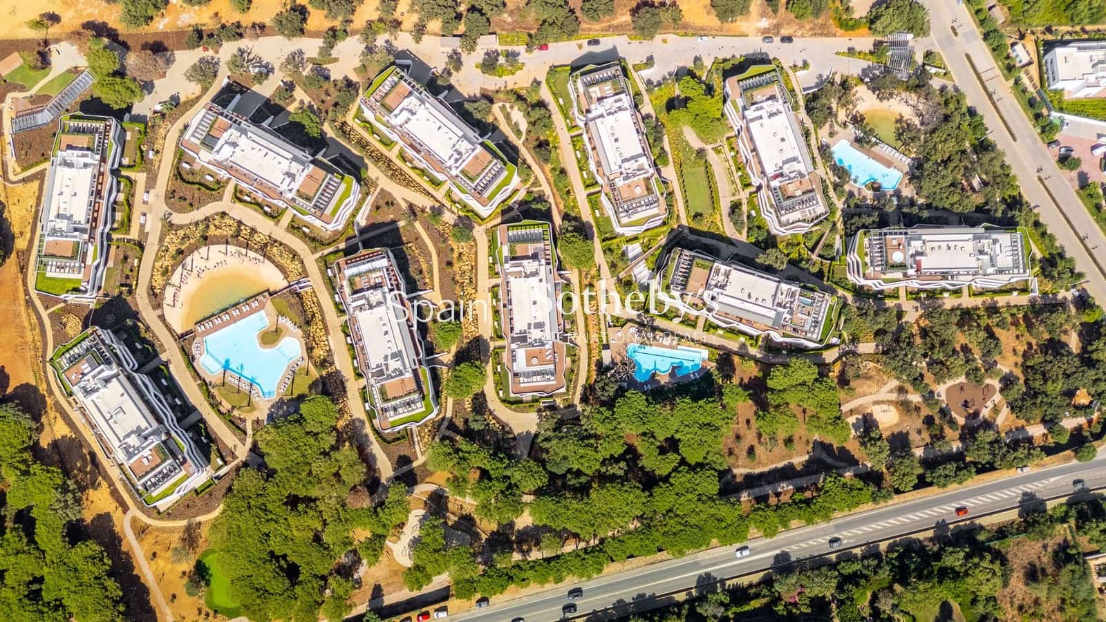 Piso de 2 habitaciones en Sotogrande en venta con piscina garaje - 900.000 € (Ref: 9578210)