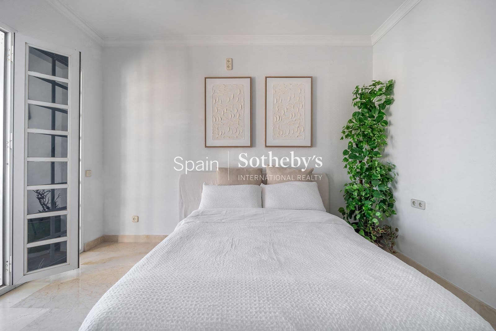 3 camera da letto Villetta Bifamiliare in vendita in Aloha Golf con piscina garage - 995.000 € (Rif: 9578211)