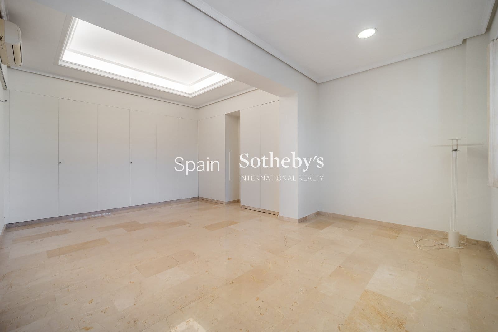 3 camera da letto Villetta Bifamiliare in vendita in Aloha Golf con piscina garage - 995.000 € (Rif: 9578211)