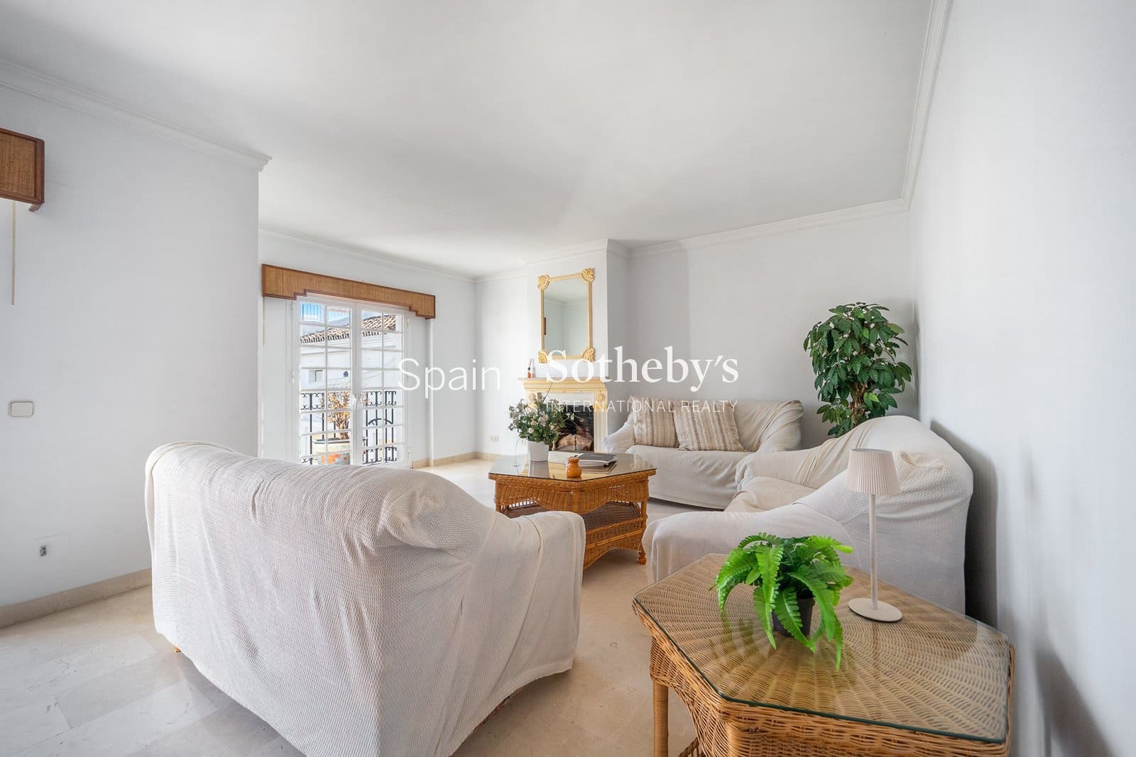 3 camera da letto Villetta Bifamiliare in vendita in Aloha Golf con piscina garage - 995.000 € (Rif: 9578211)