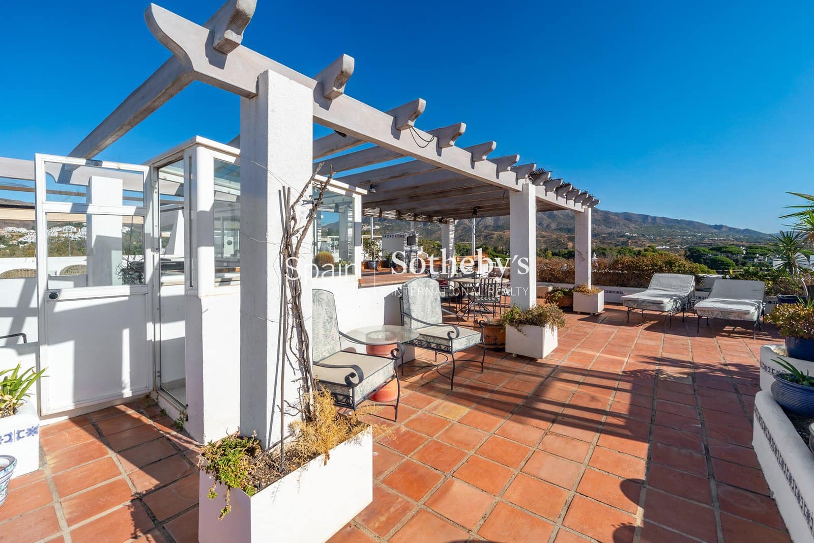 3 camera da letto Villetta Bifamiliare in vendita in Aloha Golf con piscina garage - 995.000 € (Rif: 9578211)