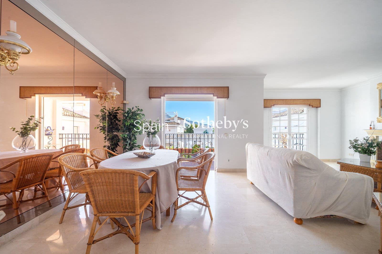 3 camera da letto Villetta Bifamiliare in vendita in Aloha Golf con piscina garage - 995.000 € (Rif: 9578211)