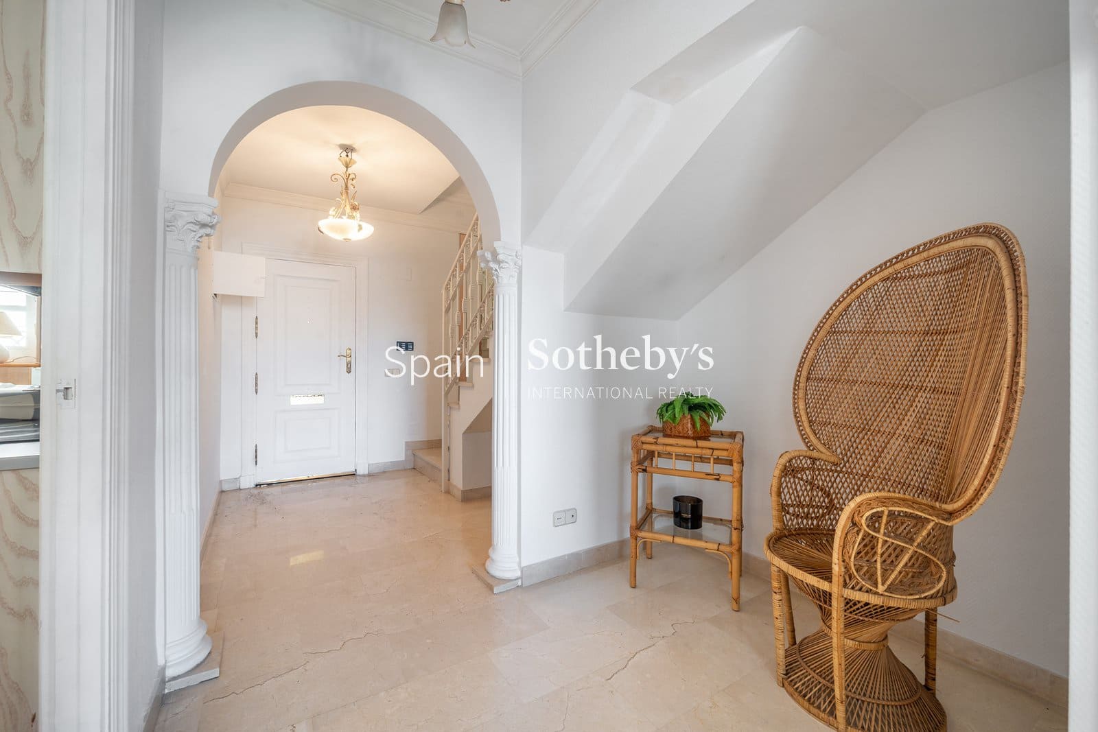 3 camera da letto Villetta Bifamiliare in vendita in Aloha Golf con piscina garage - 995.000 € (Rif: 9578211)