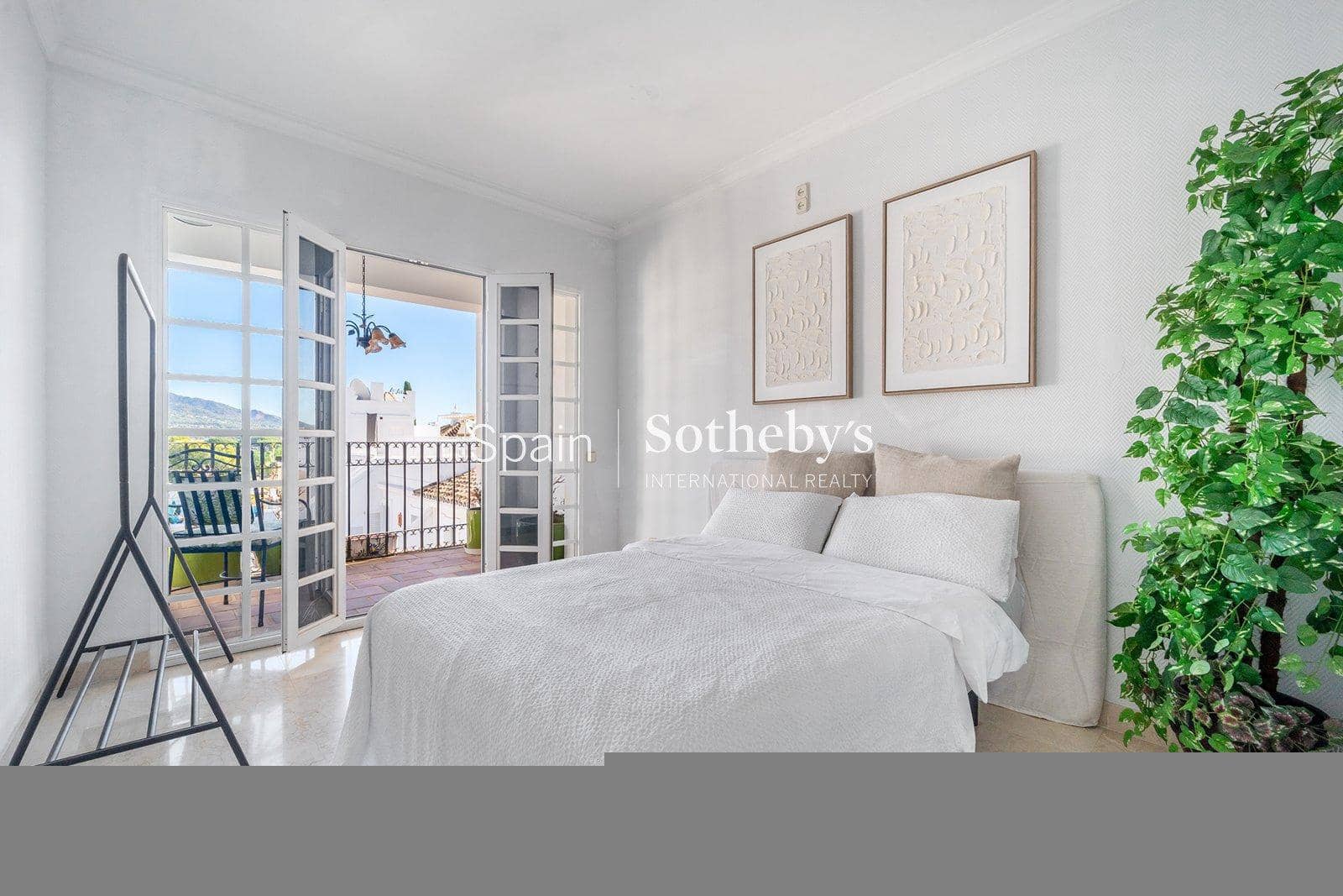 3 camera da letto Villetta Bifamiliare in vendita in Aloha Golf con piscina garage - 995.000 € (Rif: 9578211)