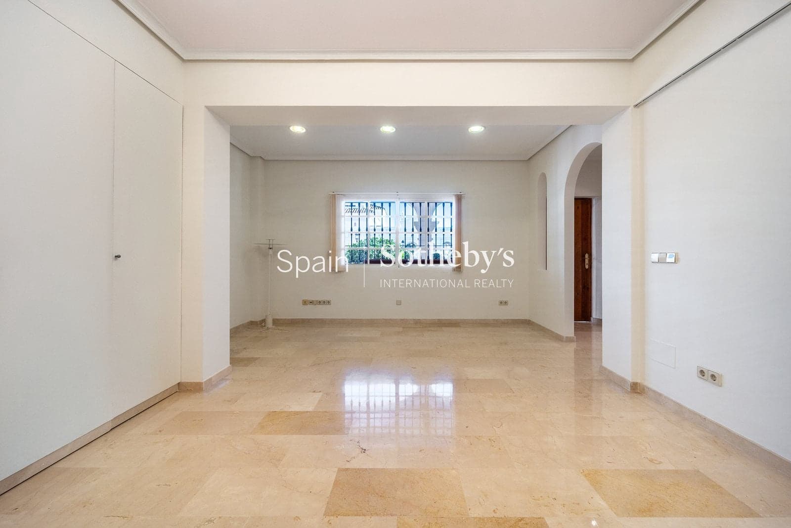 3 Zimmer Doppelhaus zu verkaufen in Aloha Golf mit Pool Garage - 995.000 € (Ref: 9578211)