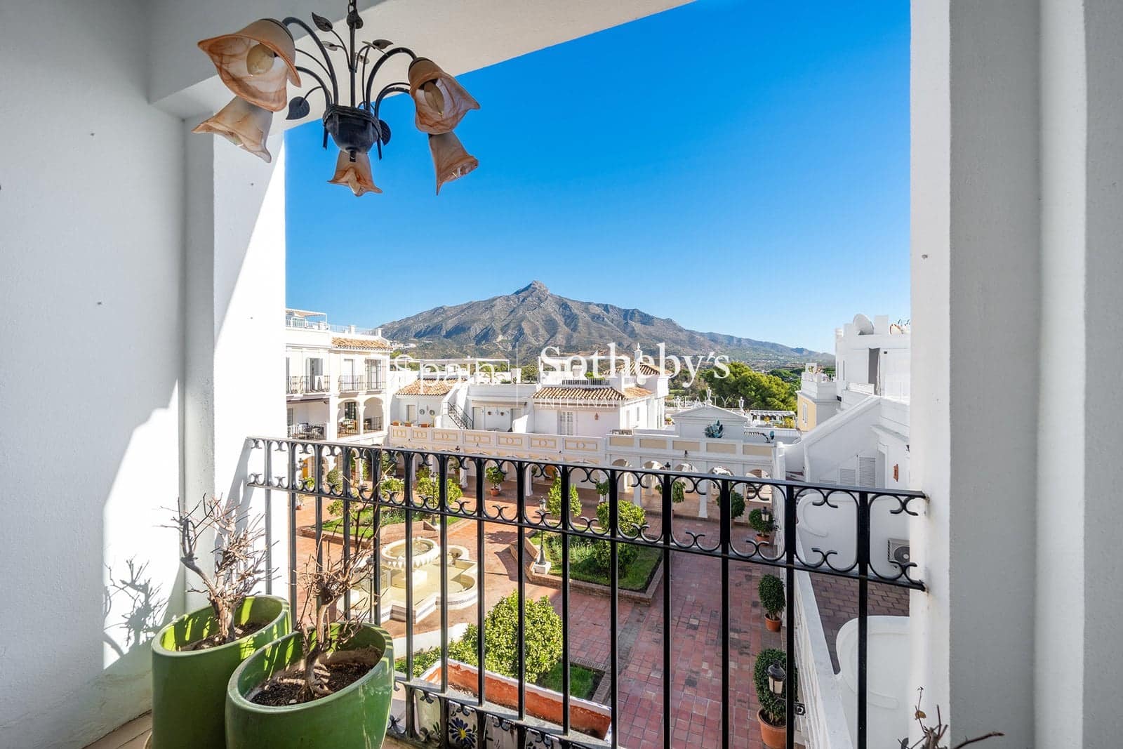 3 Zimmer Doppelhaus zu verkaufen in Aloha Golf mit Pool Garage - 995.000 € (Ref: 9578211)