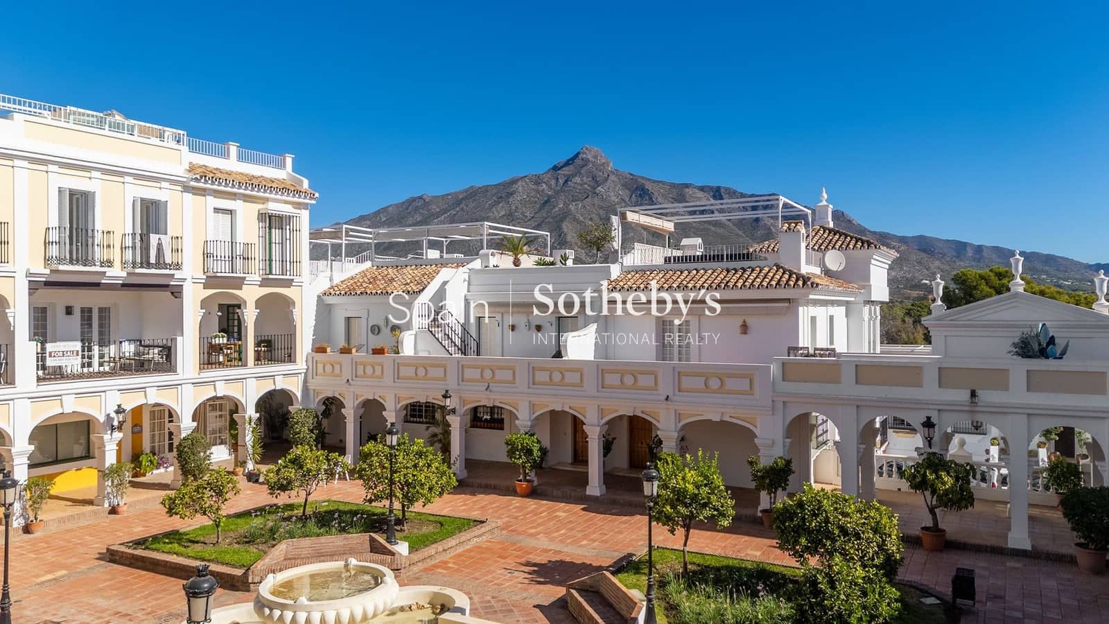 3 Zimmer Doppelhaus zu verkaufen in Aloha Golf mit Pool Garage - 995.000 € (Ref: 9578211)