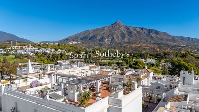 3 makuuhuone Paritalo myytävänä paikassa Aloha Golf, Marbella mukana uima-altaan 
autotalli - 995 000 € (Ref: 9578211)