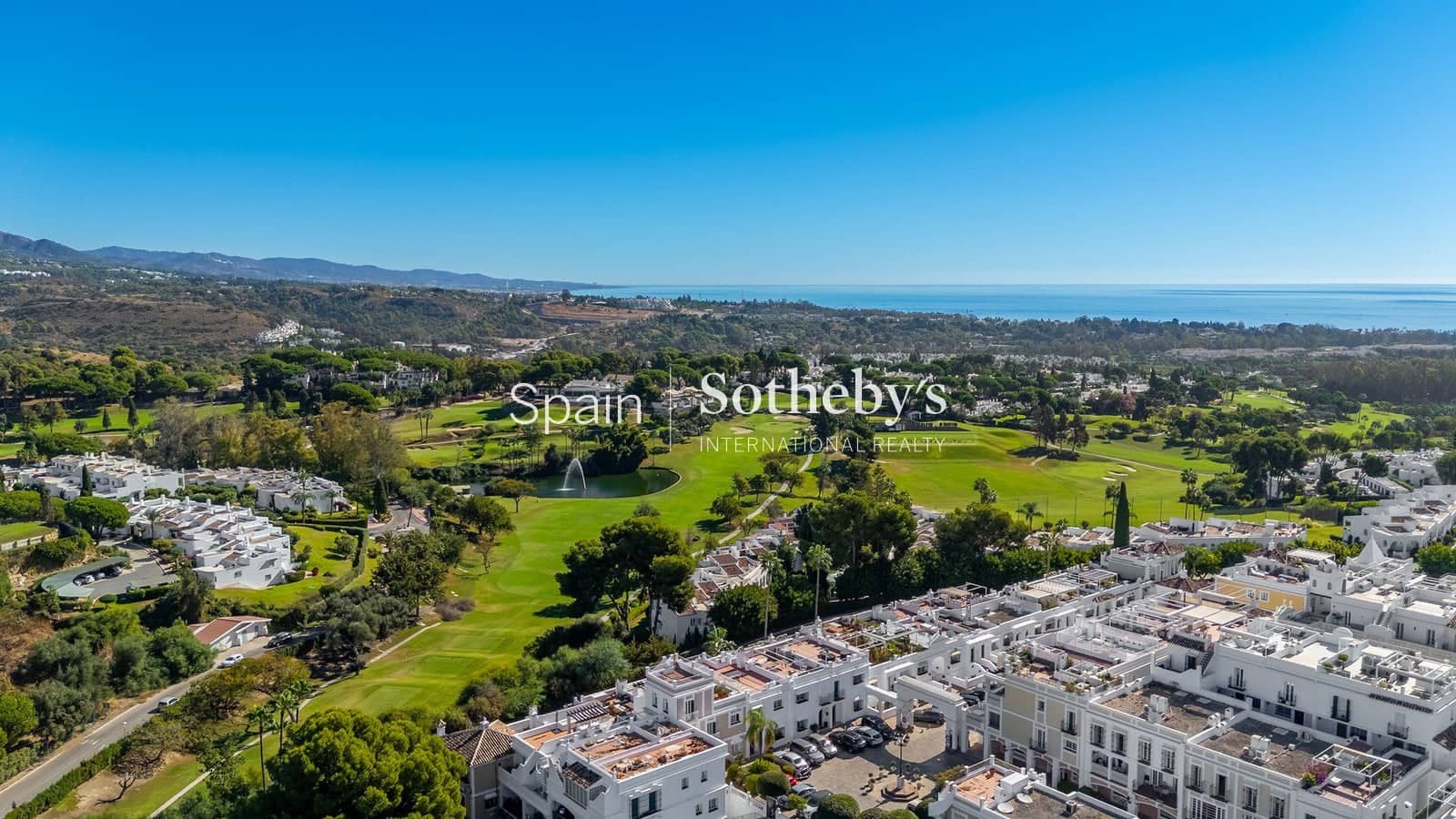 3 Zimmer Doppelhaus zu verkaufen in Aloha Golf mit Pool Garage - 995.000 € (Ref: 9578211)