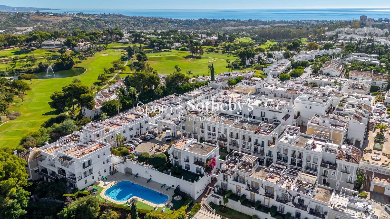 3 Zimmer Doppelhaus zu verkaufen in Aloha Golf mit Pool Garage - 995.000 € (Ref: 9578211)