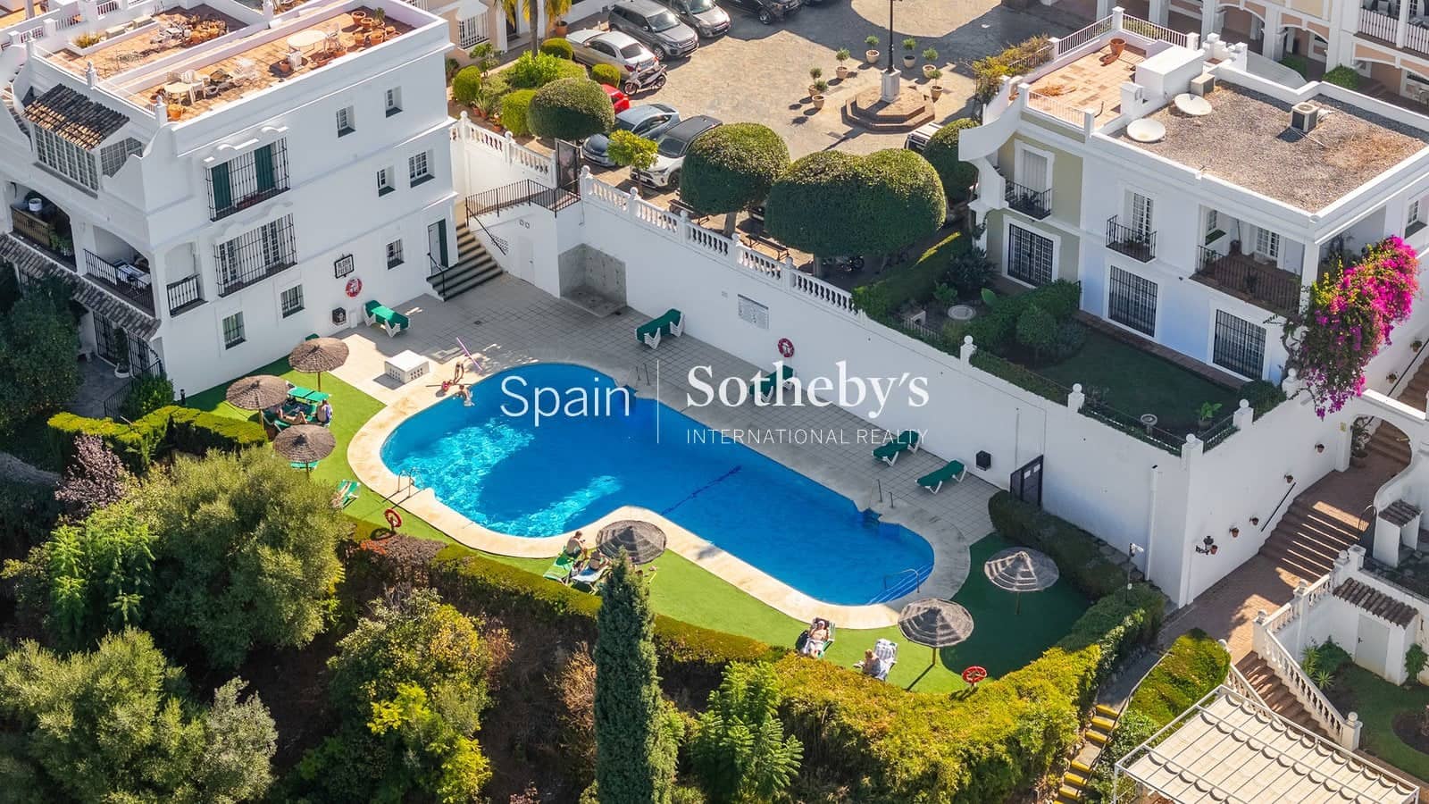 3 Zimmer Doppelhaus zu verkaufen in Aloha Golf mit Pool Garage - 995.000 € (Ref: 9578211)