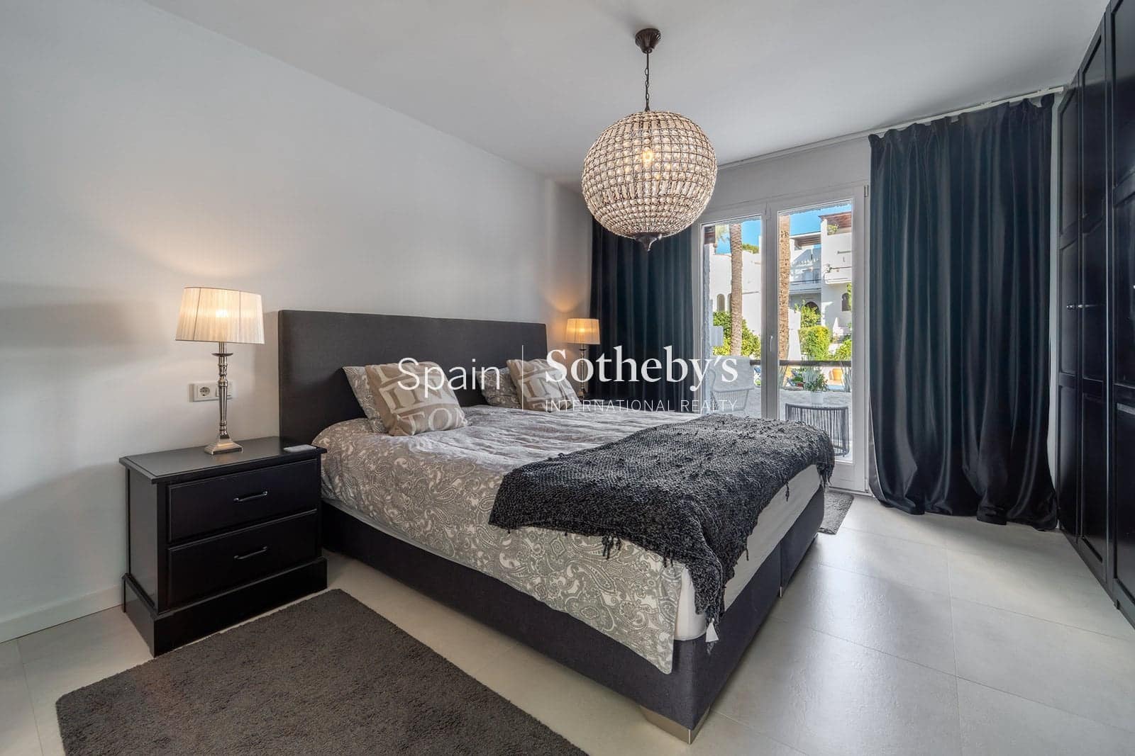 4 quarto Moradia Geminada para venda em Nueva Andalucia com piscina garagem - 1 495 000 € (Ref: 9578212)