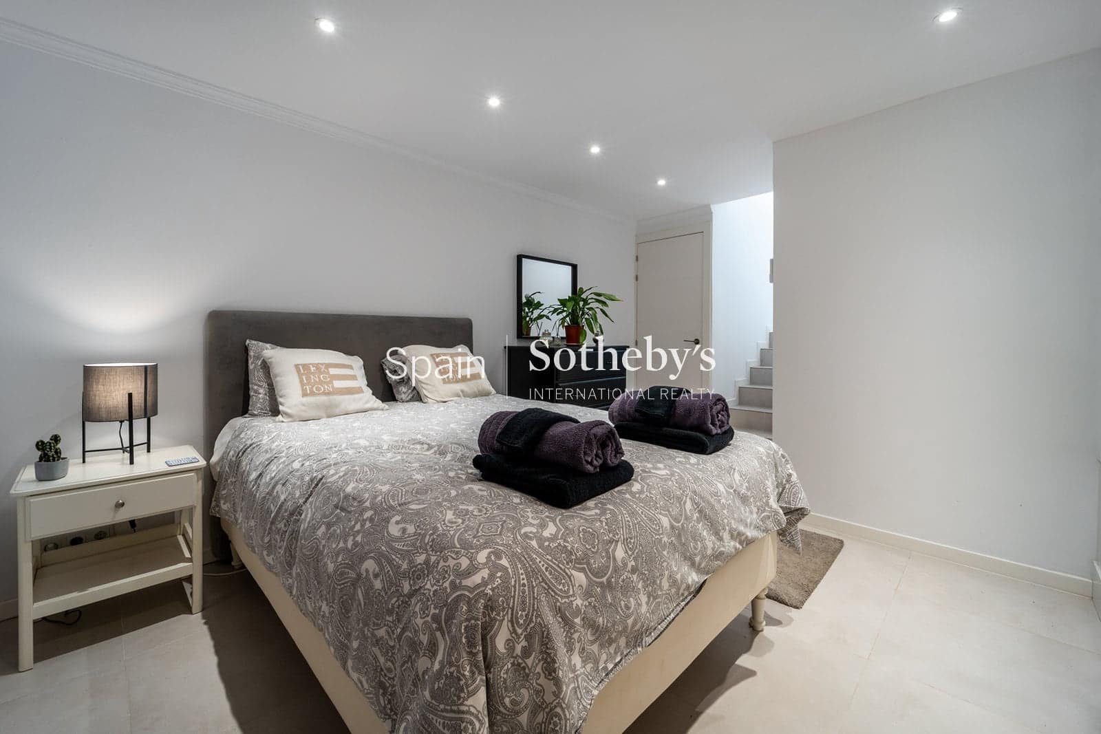 4 quarto Moradia Geminada para venda em Nueva Andalucia com piscina garagem - 1 495 000 € (Ref: 9578212)