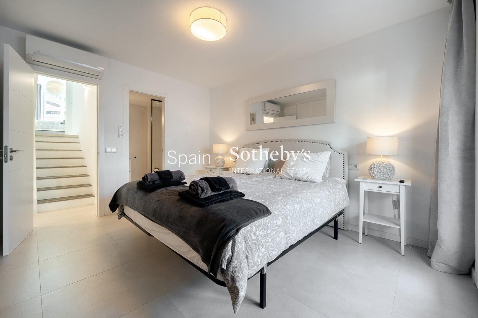 4 quarto Moradia Geminada para venda em Nueva Andalucia com piscina garagem - 1 495 000 € (Ref: 9578212)