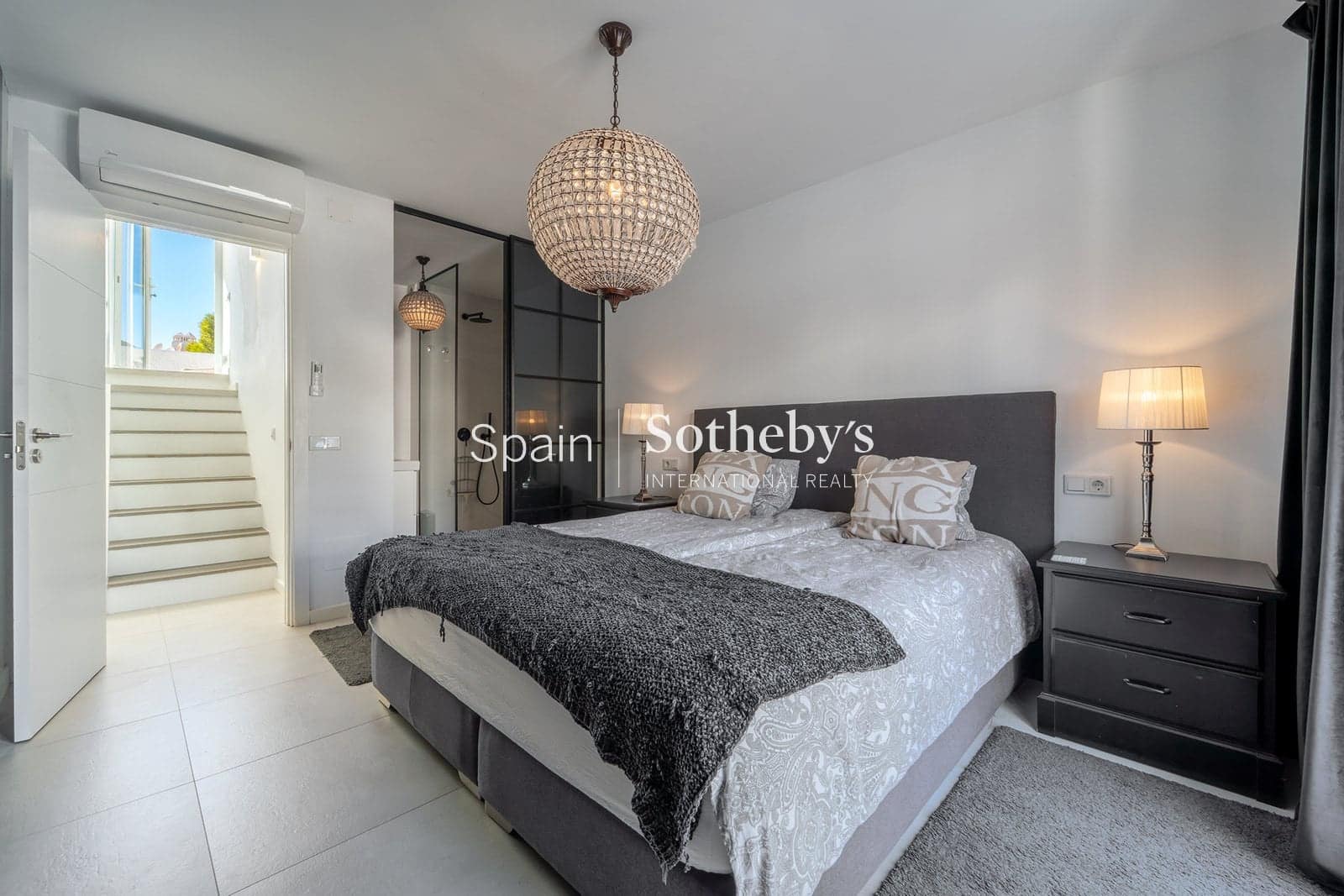 4 quarto Moradia Geminada para venda em Nueva Andalucia com piscina garagem - 1 495 000 € (Ref: 9578212)