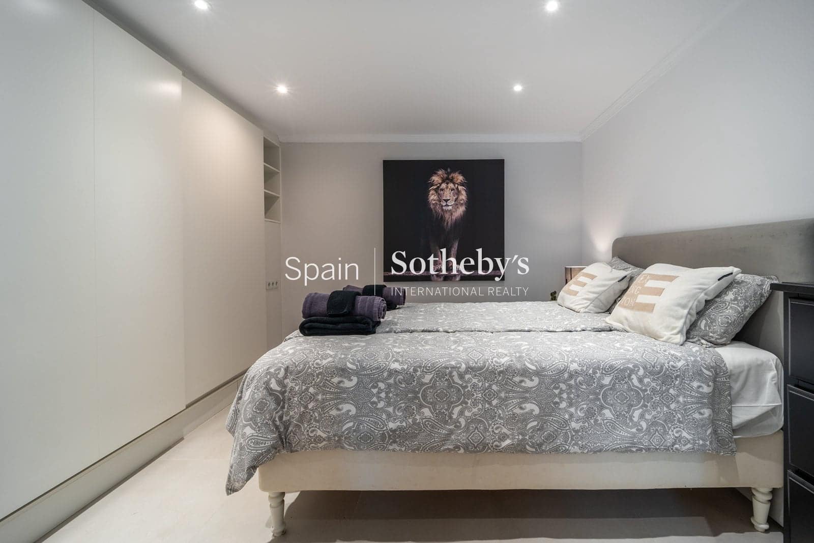 4 quarto Moradia Geminada para venda em Nueva Andalucia com piscina garagem - 1 495 000 € (Ref: 9578212)