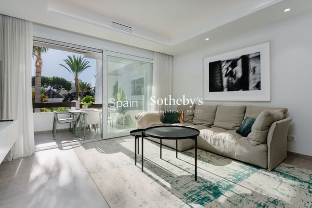 3 bedroom Flat for sale in Marbella with garage - € 1,950,000 (Ref: 9578213)