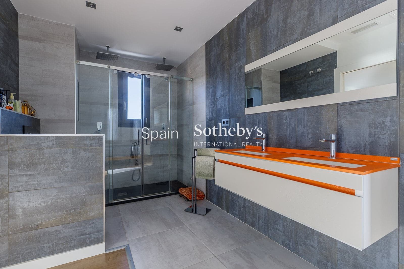 4 Zimmer Villa zu verkaufen in Anoreta mit Pool Garage - 1.200.000 € (Ref: 9578214)