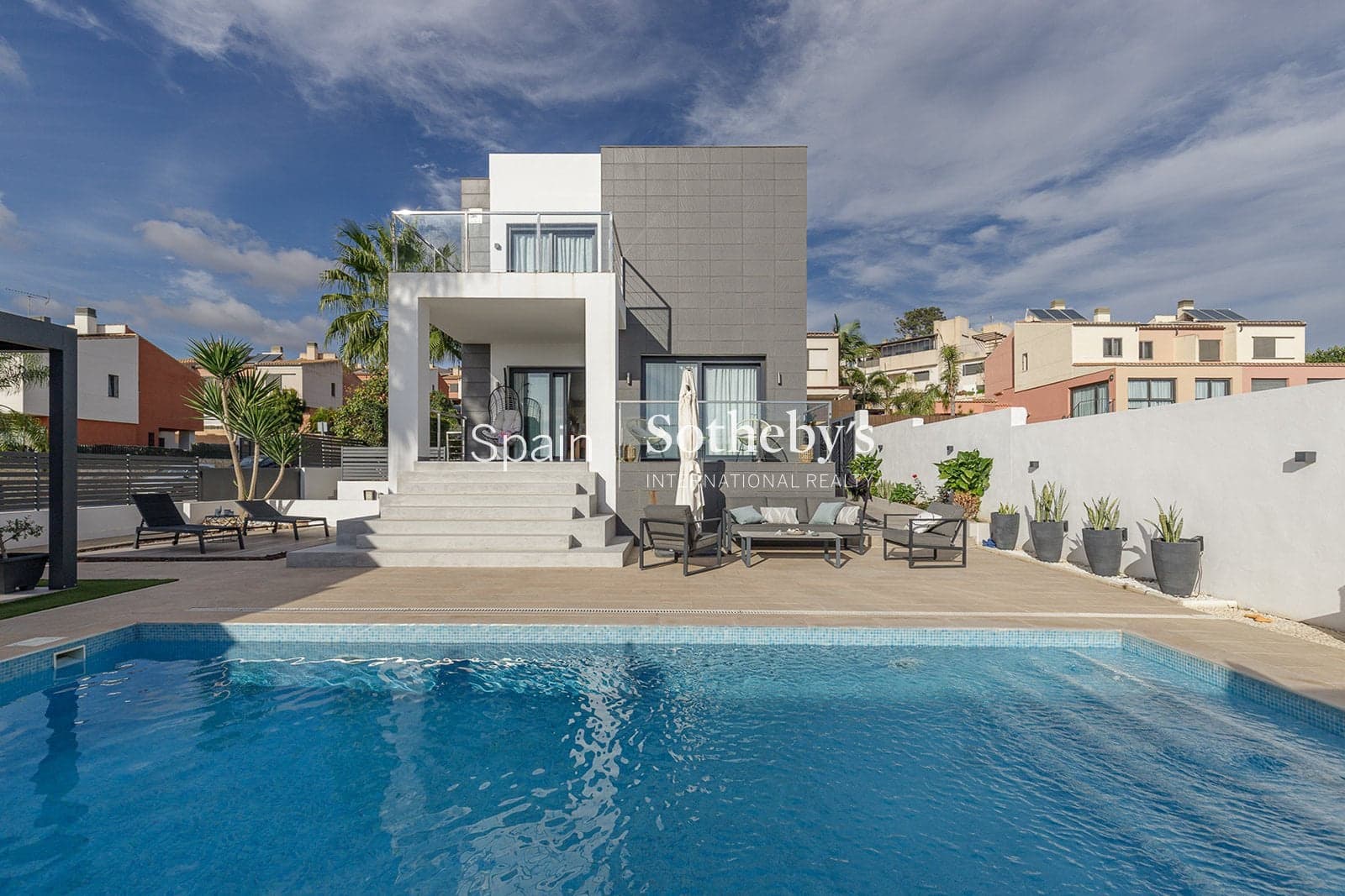 4 Zimmer Villa zu verkaufen in Anoreta mit Pool Garage - 1.200.000 € (Ref: 9578214)