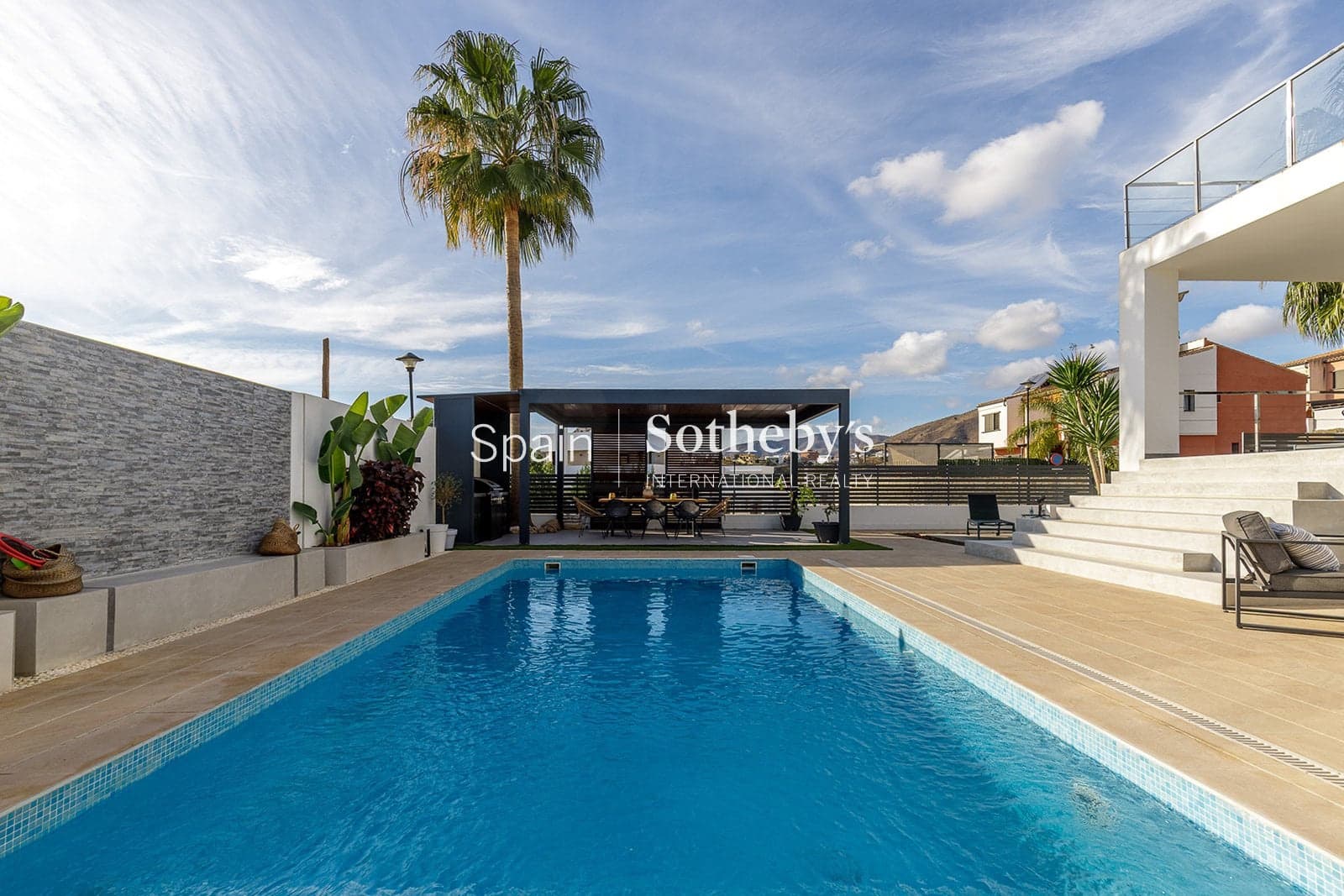 4 Zimmer Villa zu verkaufen in Anoreta mit Pool Garage - 1.200.000 € (Ref: 9578214)