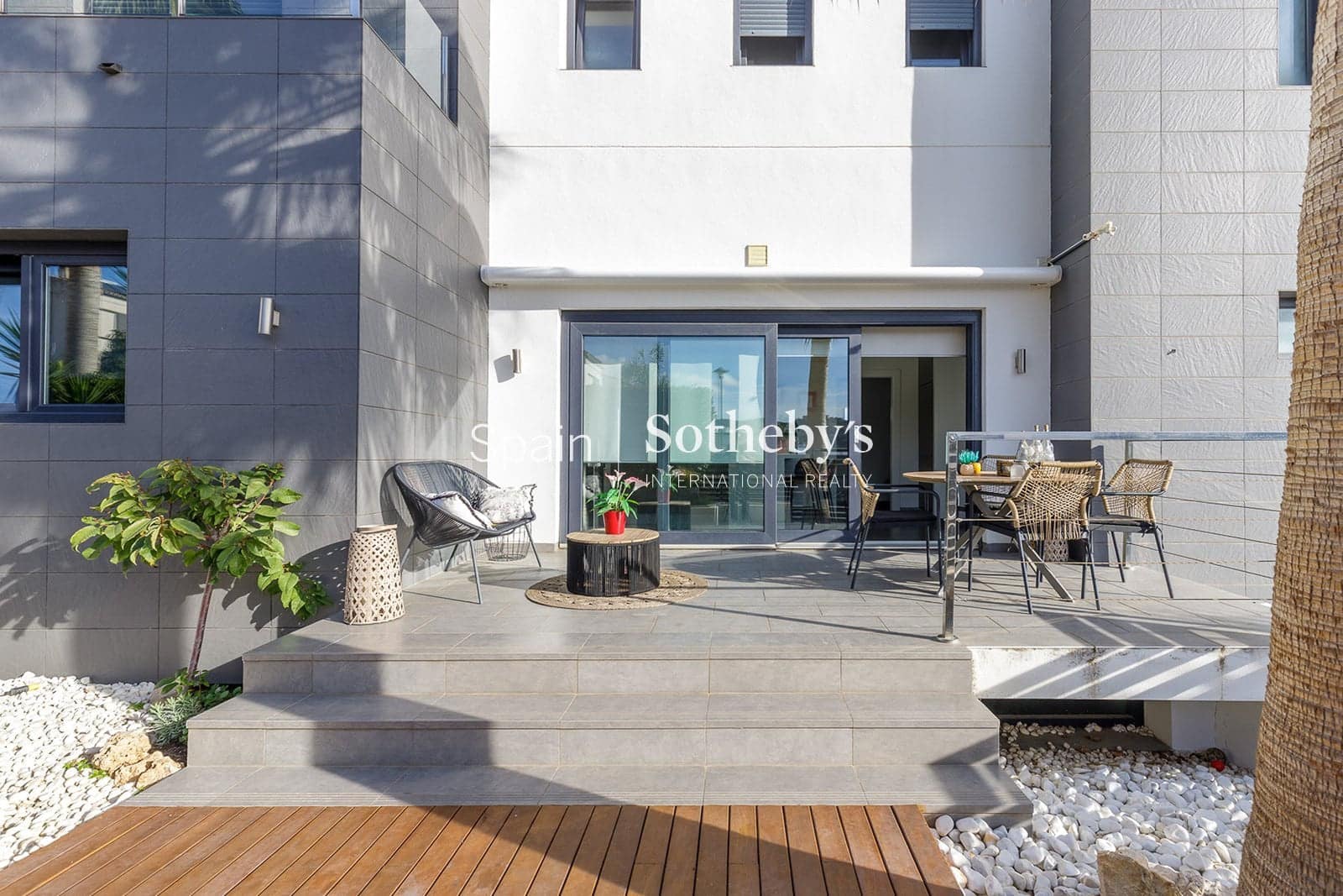 4 Zimmer Villa zu verkaufen in Anoreta mit Pool Garage - 1.200.000 € (Ref: 9578214)