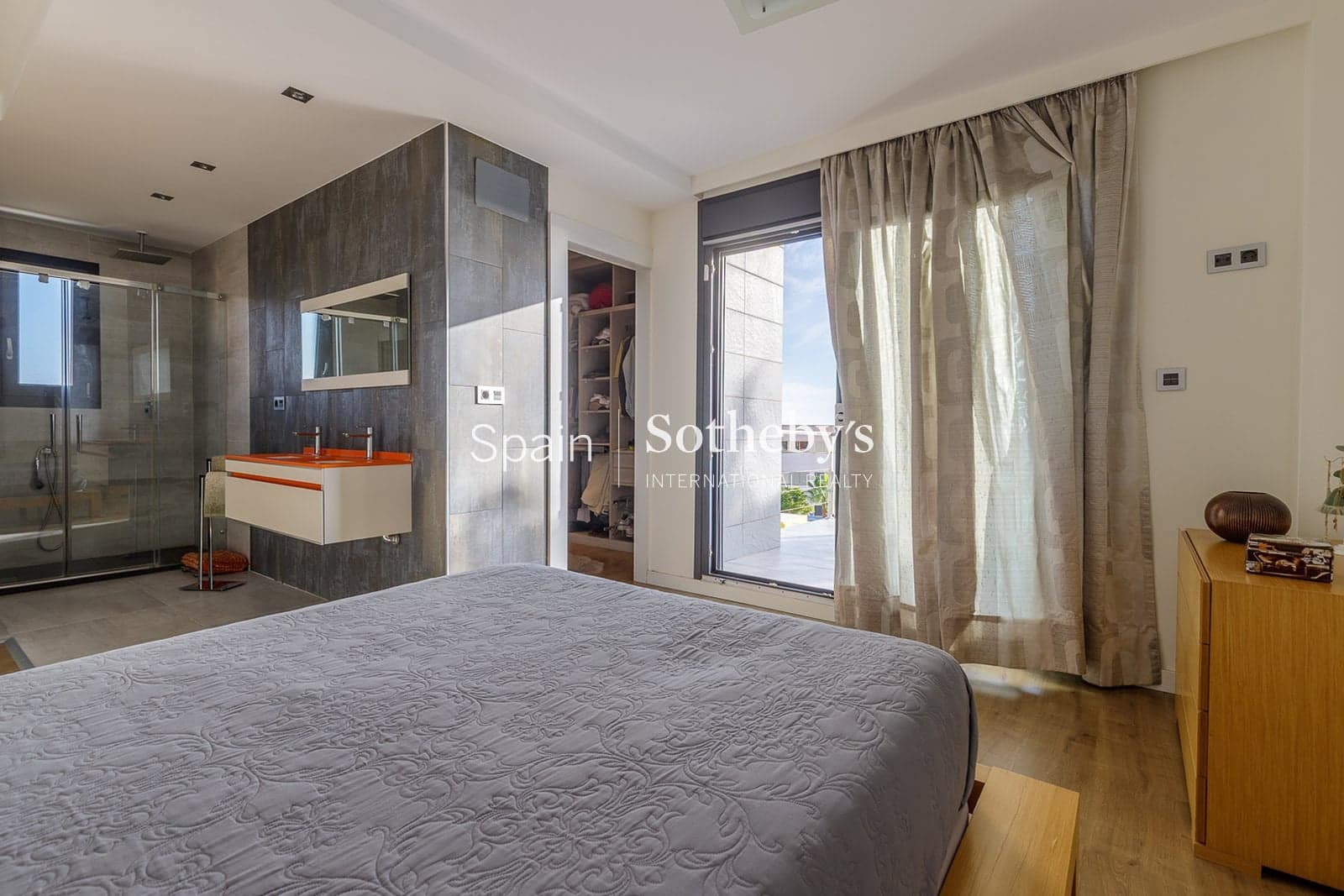 4 Zimmer Villa zu verkaufen in Anoreta mit Pool Garage - 1.200.000 € (Ref: 9578214)