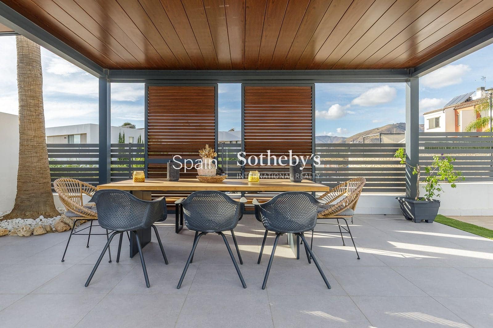 4 Zimmer Villa zu verkaufen in Anoreta mit Pool Garage - 1.200.000 € (Ref: 9578214)