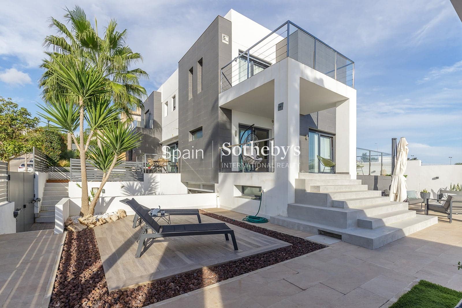 4 Zimmer Villa zu verkaufen in Anoreta mit Pool Garage - 1.200.000 € (Ref: 9578214)