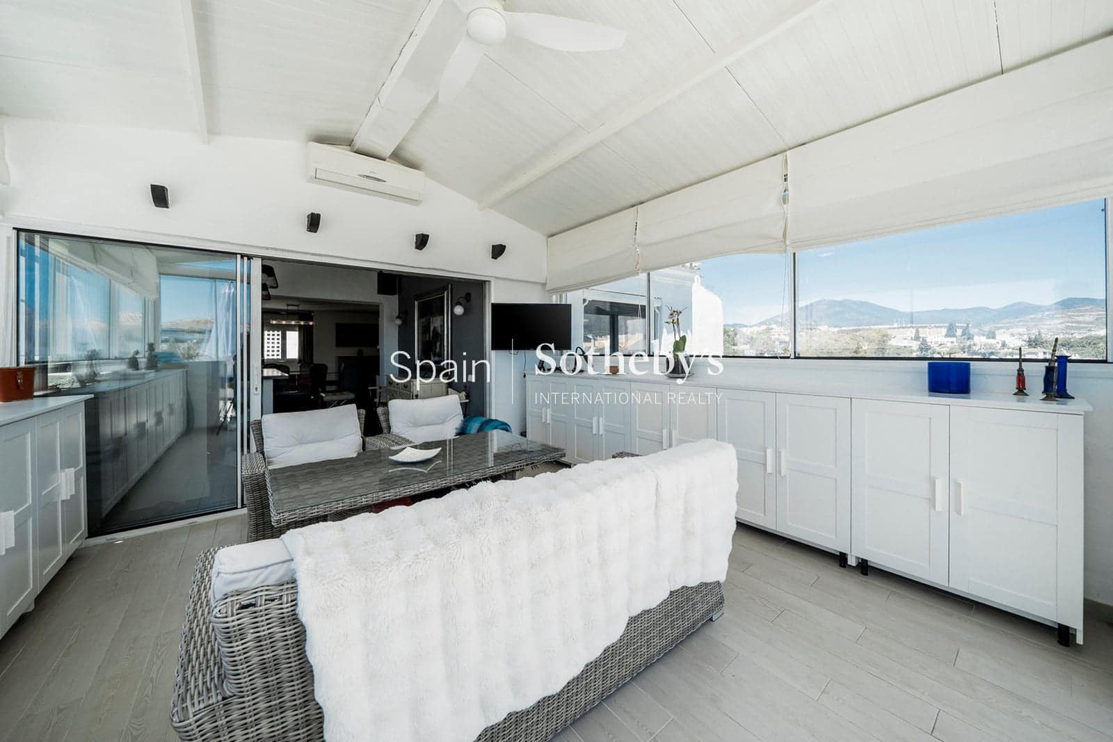 3 quarto Penthouse para venda em Puerto Banus com piscina garagem - 1 195 000 € (Ref: 9578215)