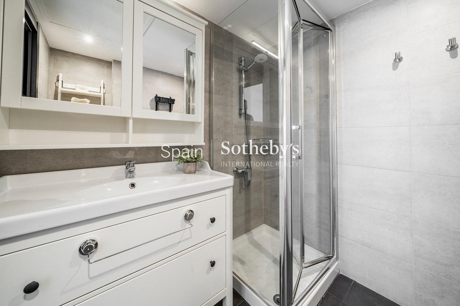 3 quarto Penthouse para venda em Puerto Banus com piscina garagem - 1 195 000 € (Ref: 9578215)