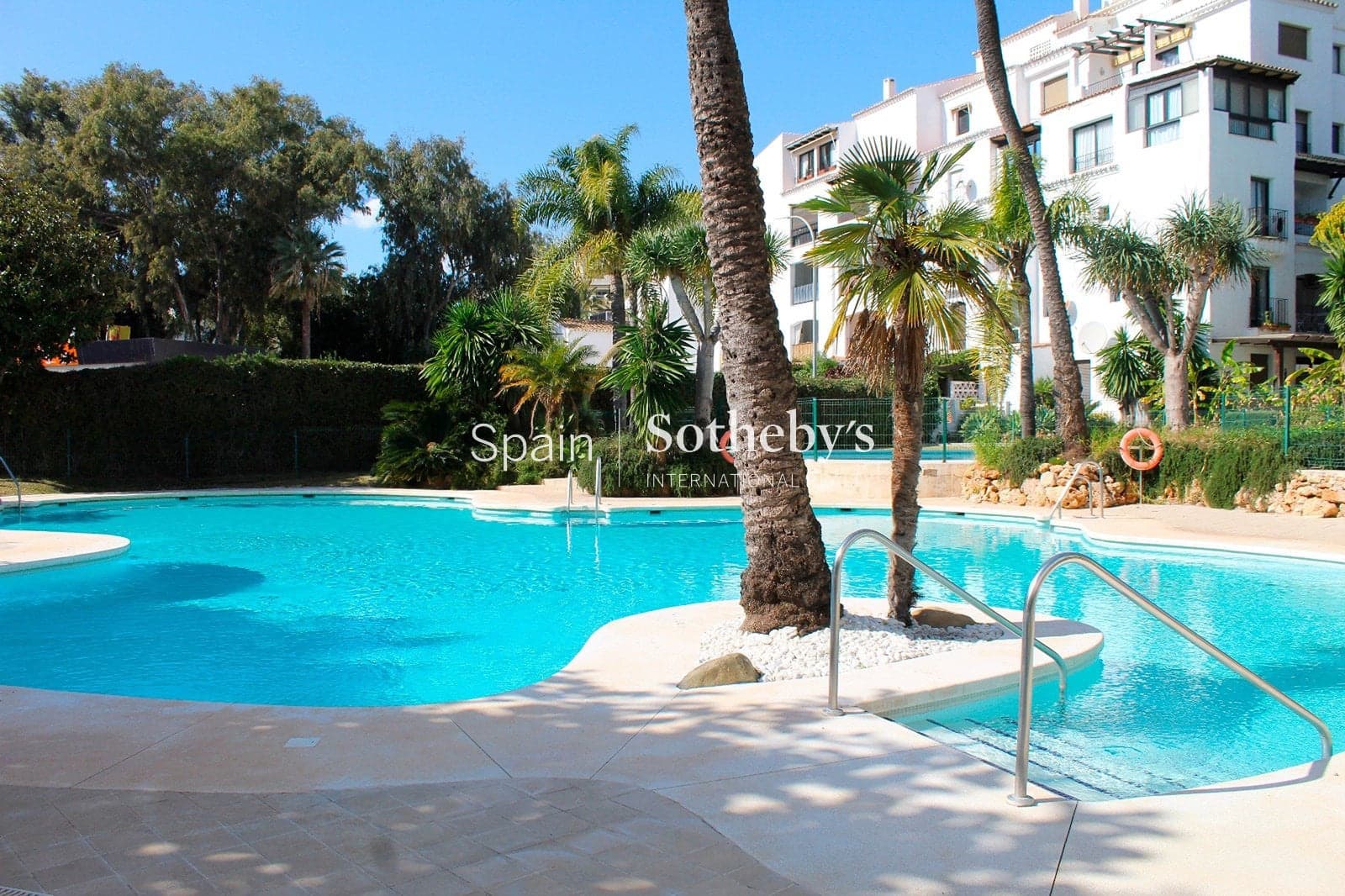 3 quarto Penthouse para venda em Puerto Banus com piscina garagem - 1 195 000 € (Ref: 9578215)